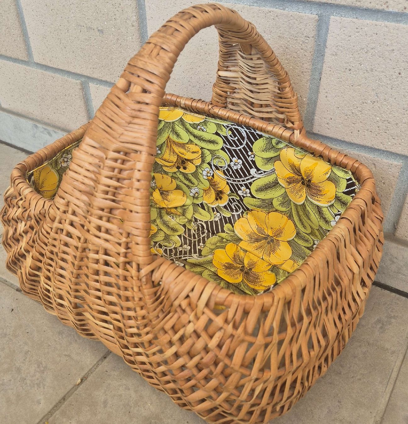 Sonstiges für Haushalt & Wohnen: Rattankorb mit Blumenmuster gebraucht – Gebraucht aus Winterthur von akoblet