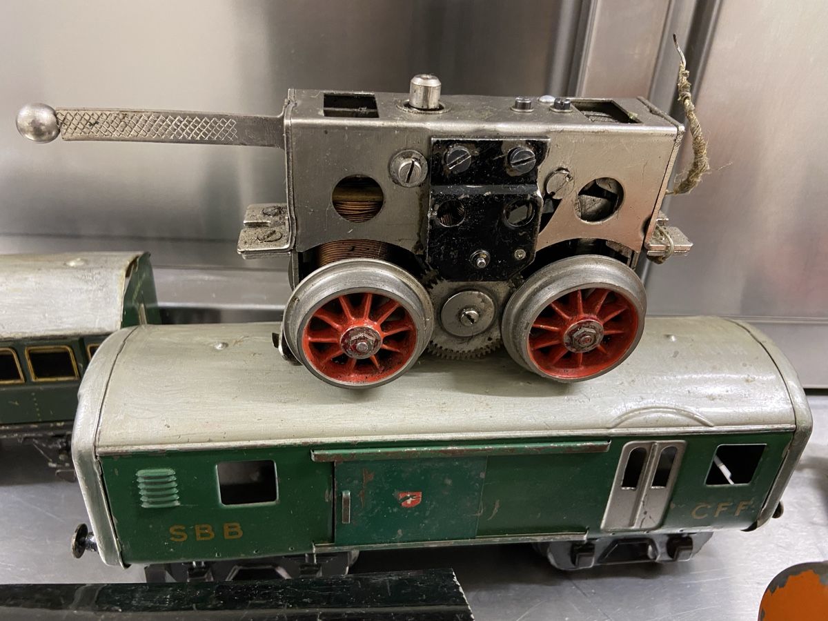 Märklin Modelleisenbahnen: Antike Märklin Blech Eisenbahn Sammlung, Spur 0 – Gebraucht aus Dietikon von brocki-eyra 4