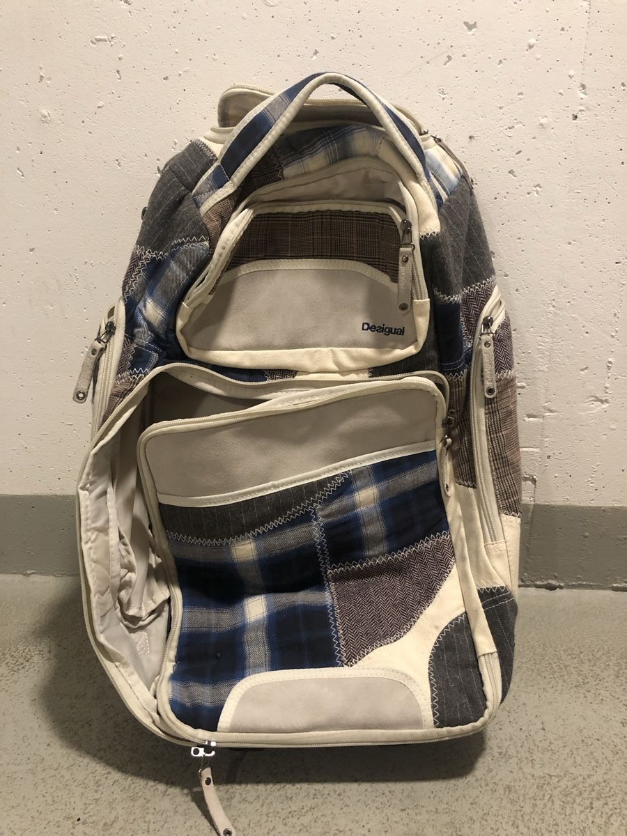 Desigual Zaini: Rucksack mit Rollen – Nuovo (secondo la descrizione) da Seuzach venduto da Alisa87