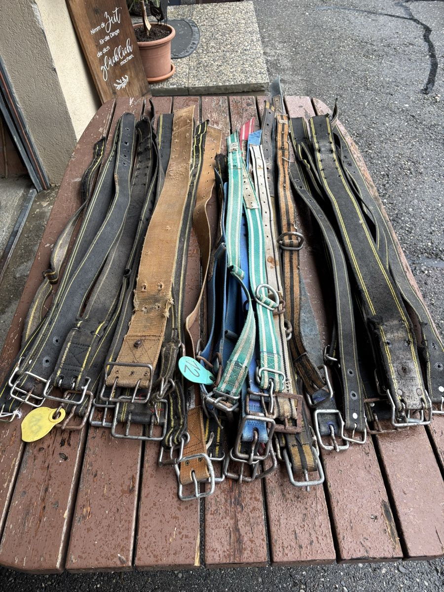 Glocken & Treicheln: 35 Stk. Kuhhalsbänder/ Nylonriemen – Gebraucht aus Schangnau von Roseggli82