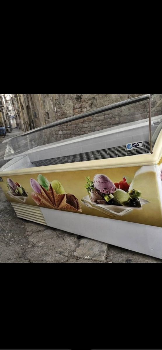 Vetrine: Eisvitrine ISA Isotta 12R RS TB 220V – Usato da St. Gallen venduto da Tina_tina9