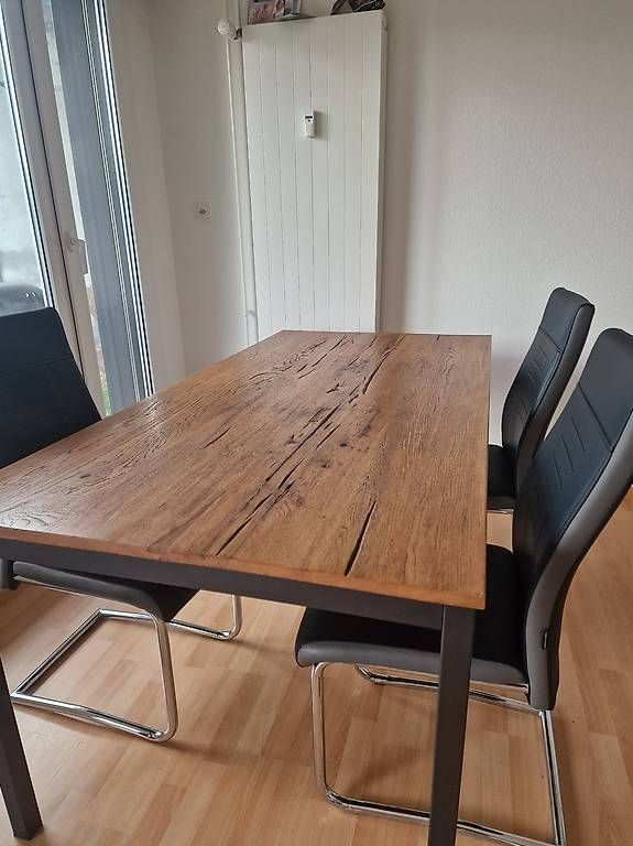 Tische: Tisch mit Stühlen – Gebraucht aus Sissach von robin_united