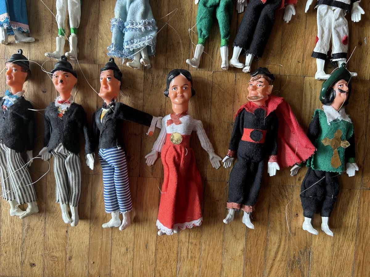 Jouets: Altes Puppentheater  – D'occasion à Hochfelden par larson27 5