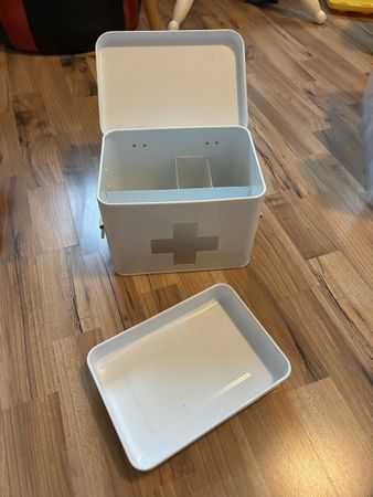 Zellet Medizinkoffer weiss Metall