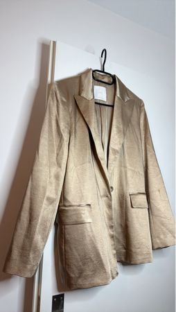 Elegant Gold Blazer - Perfect for Autumn Evenings!