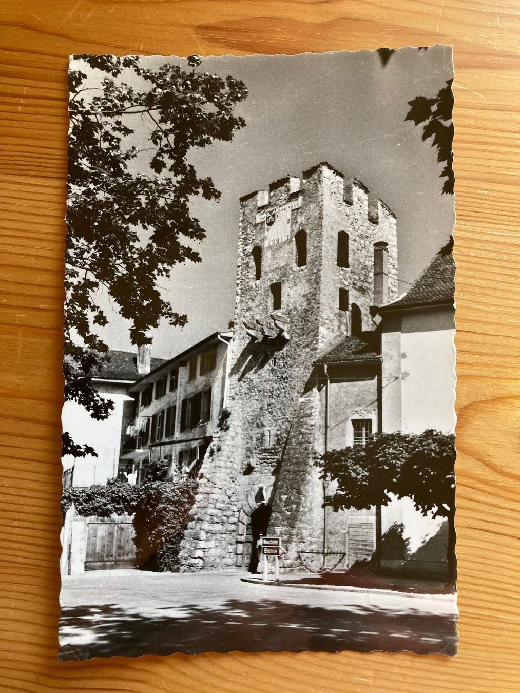 Cartoline postali: La Neuveville - Tour de Rive - AK alt – Usato da Oberuzwil venduto da Henri09