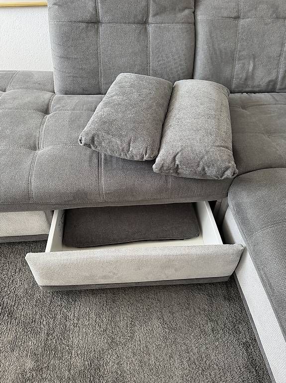 Sofas: Wohnlandschaft / Sofa  Grau  sehr guter Zustand – Gebraucht aus Buchs AG von der_z7jg 1