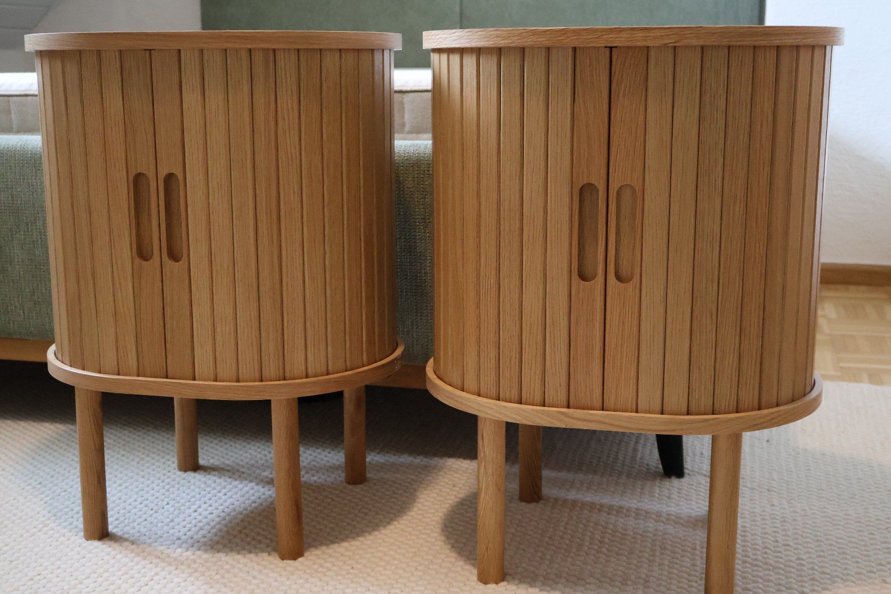 Tables de nuit: 2 Nachttische – D'occasion à Nuglar par mjc_cw9f