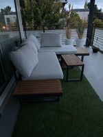 Schöne Lounge grau mit Holz inkl. Tisch