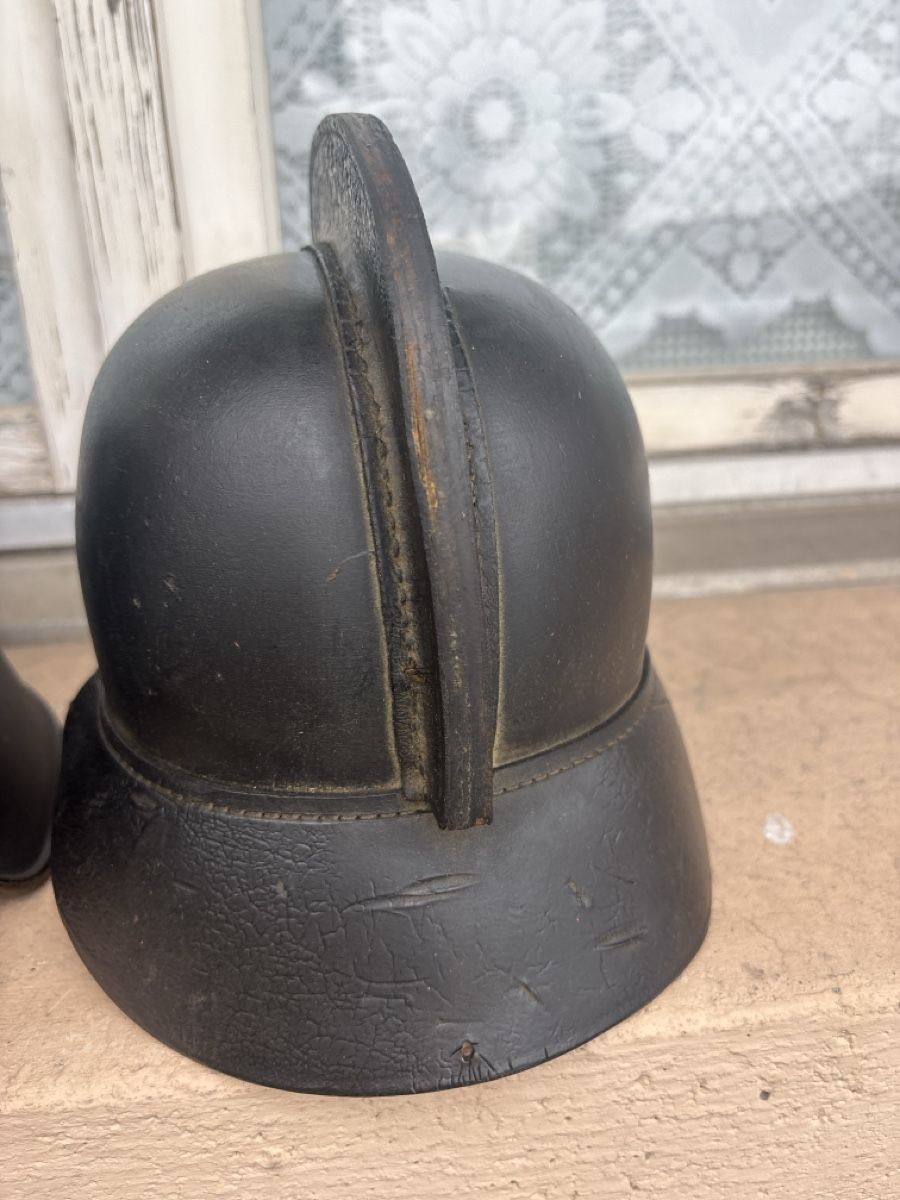 Uniformi & Effetti personali: 3 alte Helme  – Usato da Kriens venduto da Mollinos 3
