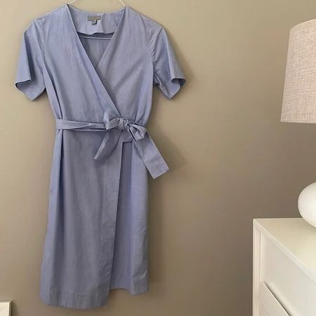 COS blaues Wickelkleid
