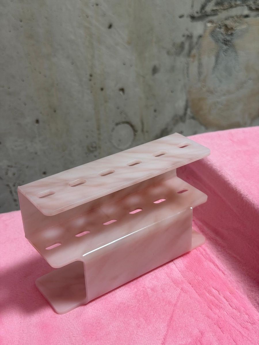 Maquillage: Support pour brucelles/pinceaux  – D'occasion à La chaux-de-fonds par dsi_fxd8