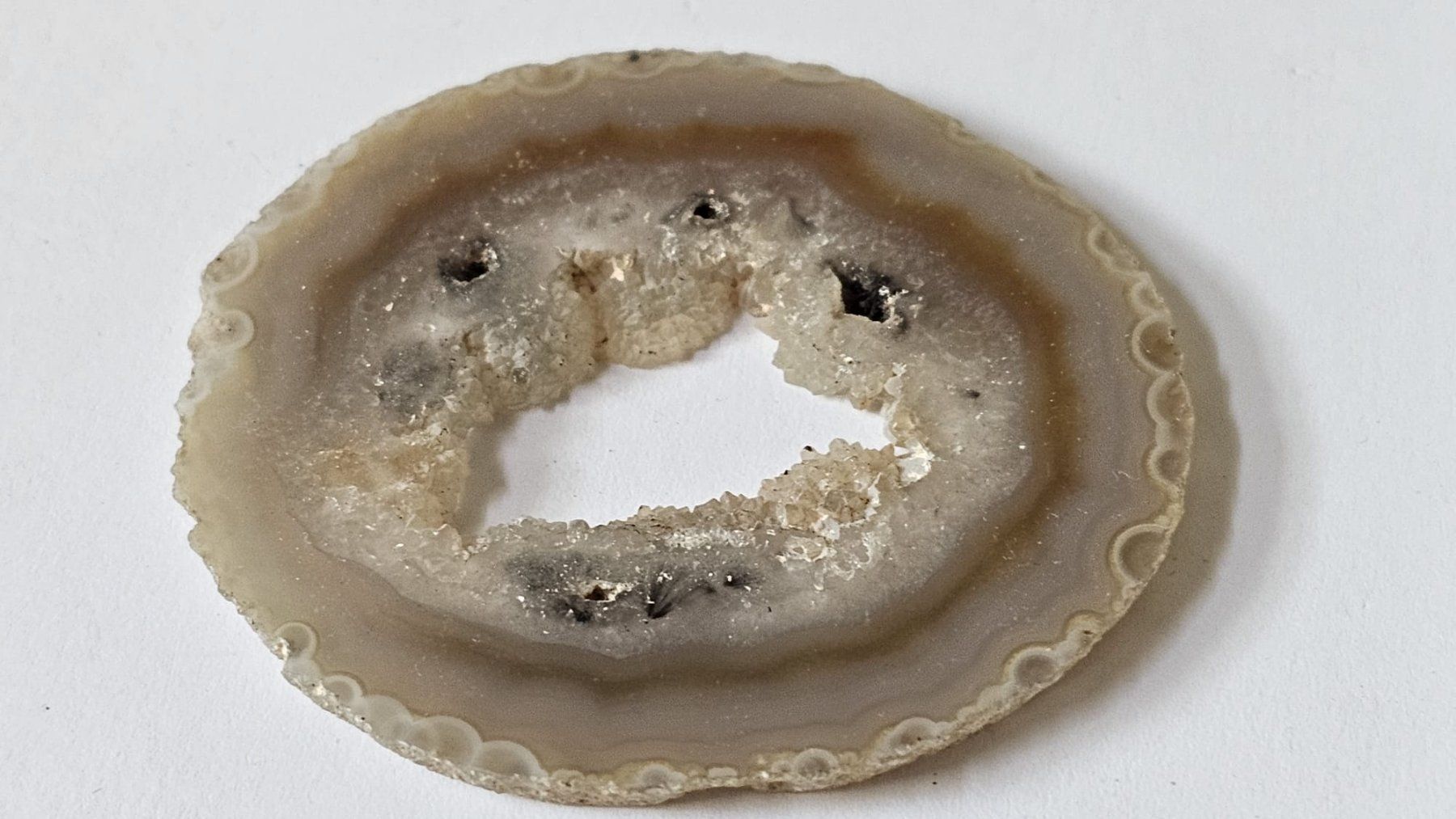 Minéraux & Lithothérapie: Oval Agate Slice with Quartz Druzy Centre – D'occasion à St-Légier-Chiésaz par nig_dk7p 2
