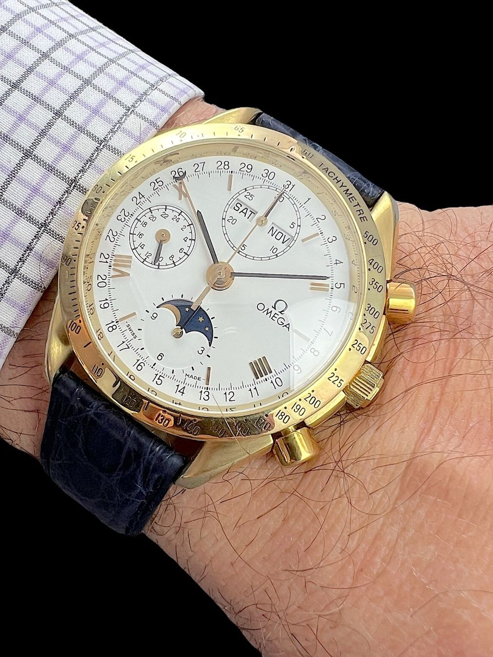 Omega Orologi: Omega Speedmaster Triple Date Mondphase Automatic 18k *U503 – Usato da Zürich venduto da GalerieInauen 4