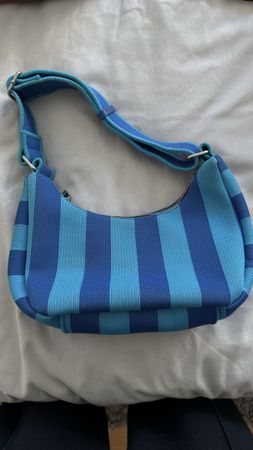 Stylish Blue Striped Shoulder Bag, Perfect for Summer!