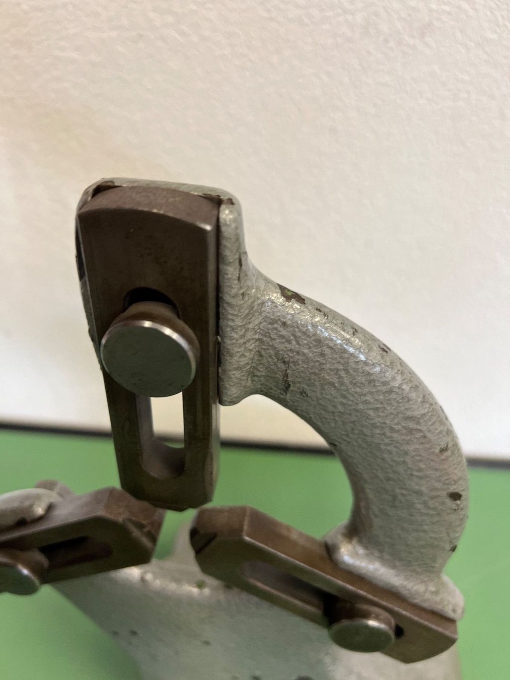 Tutti gli attrezzi: Lunette à 3 chiens en bronz – Usato da Aarberg venduto da SNMachines 3