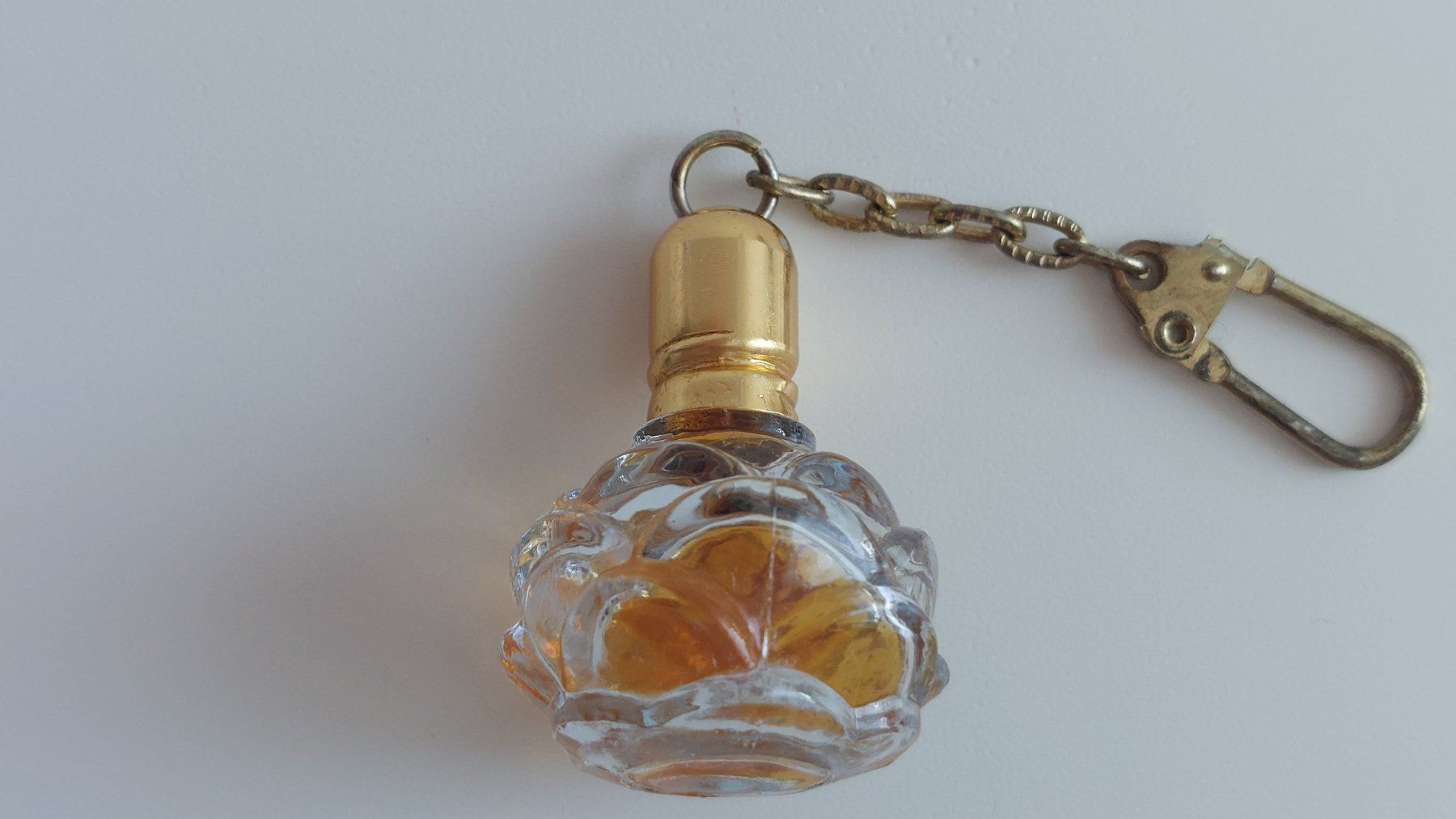 Profumi & Eau de Toilette: 24 Miniatur Parfum verschiedene – Usato da Zürich venduto da ChiaraCindyLou 2