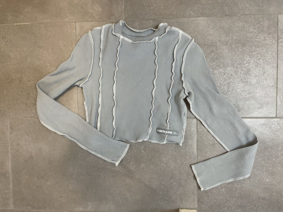 Pulls & Sweat-shirts: ALLES RAUS Spezielles Croptop hellblau – D'occasion à Kloten par simones.thriftshop
