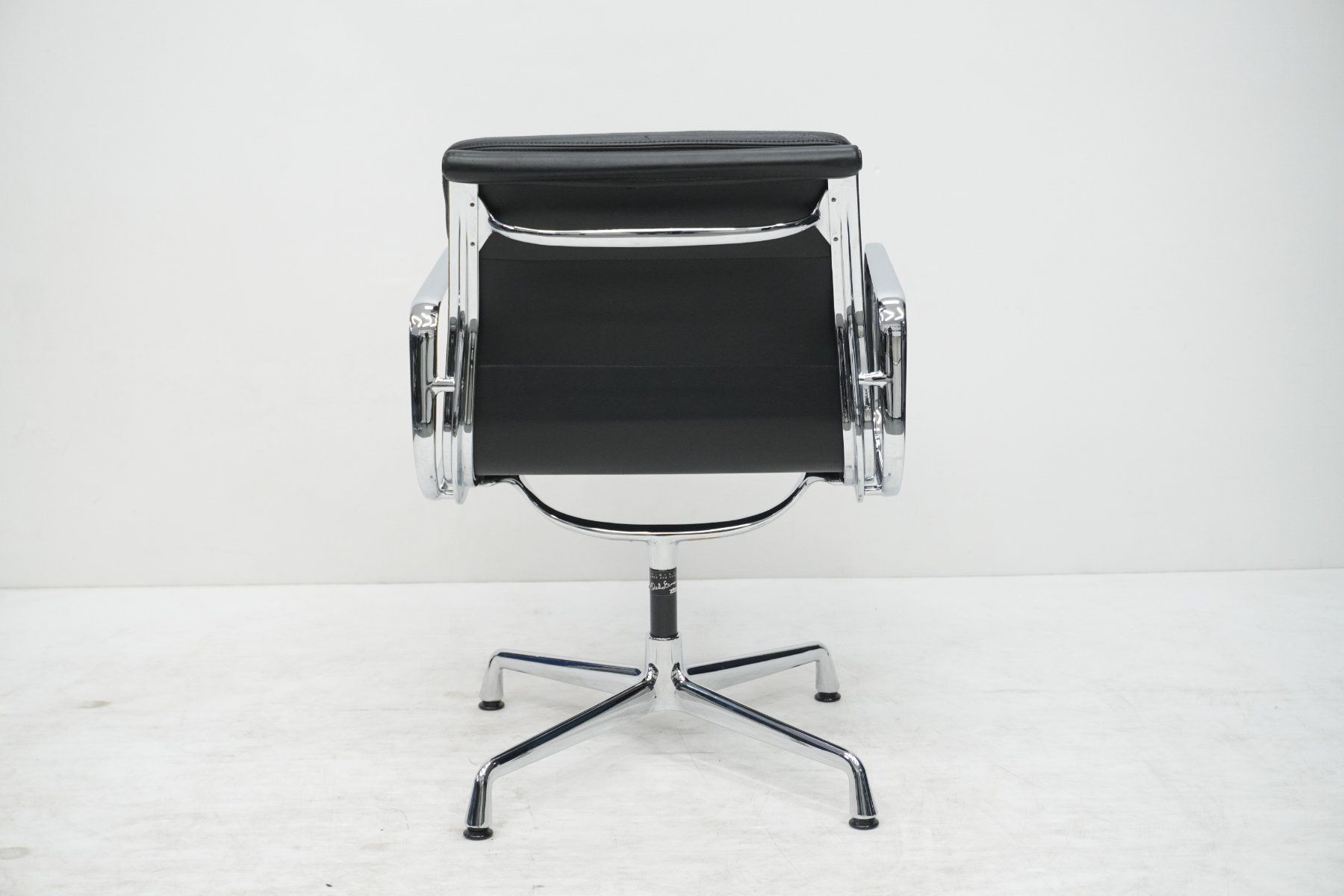 Vitra Sedie: Vitra Soft Pad EA207 Leder nero Designklassiker – Usato da Bad Zurzach venduto da QLASSIQ 4