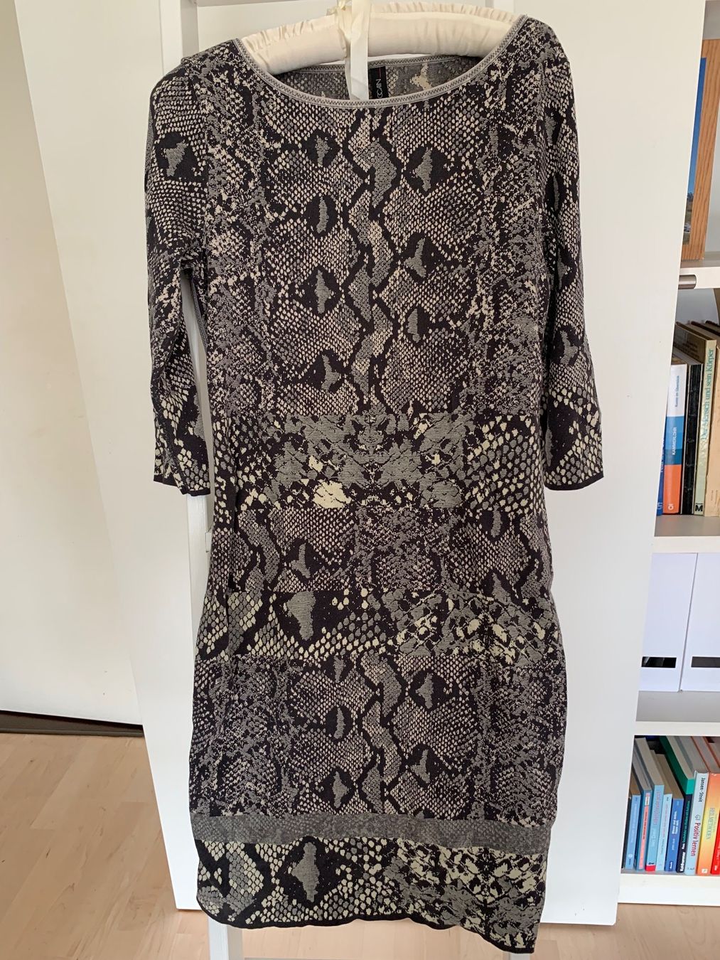 Marc Cain Vestiti: Marc Cain Kleid, Snake Print – Usato da Hombrechtikon venduto da Herbstsonne 5