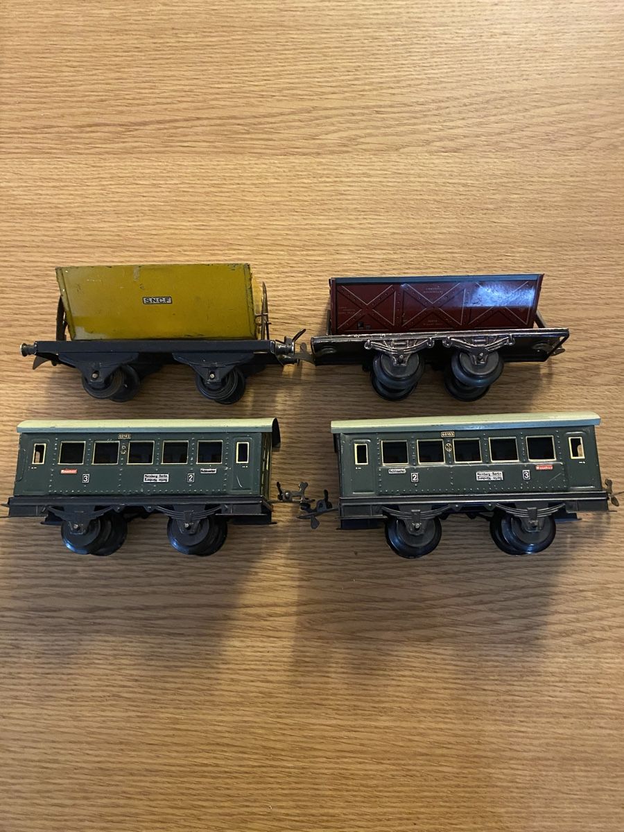 Modellini di ferrovie: Blechspielzeug Wagons – Usato da Alpnach Dorf venduto da cam_6lp5