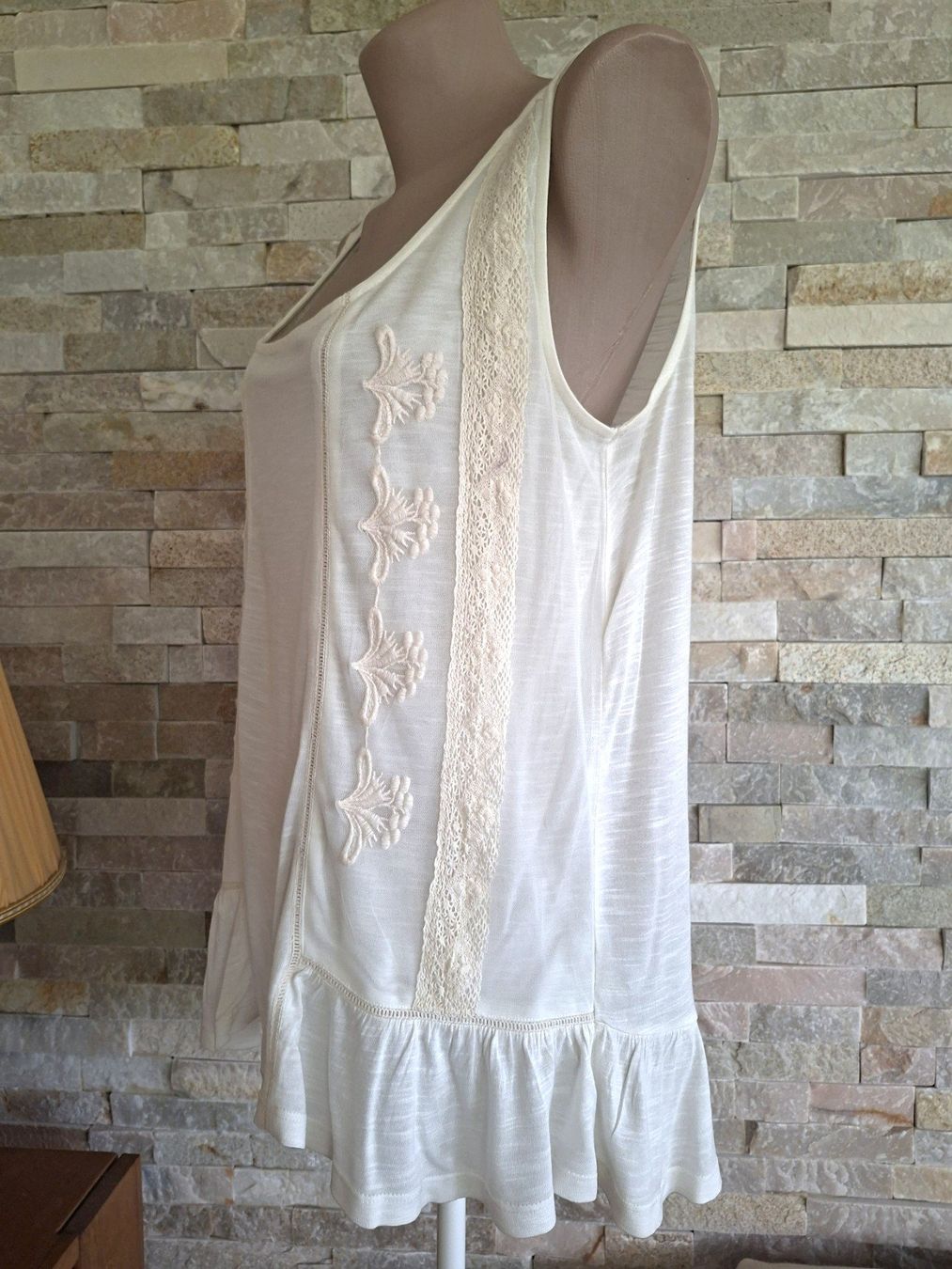 Top: Débardeur avec broderie -TESINI - Taille 36 CH – Usato da boudry venduto da Let_20