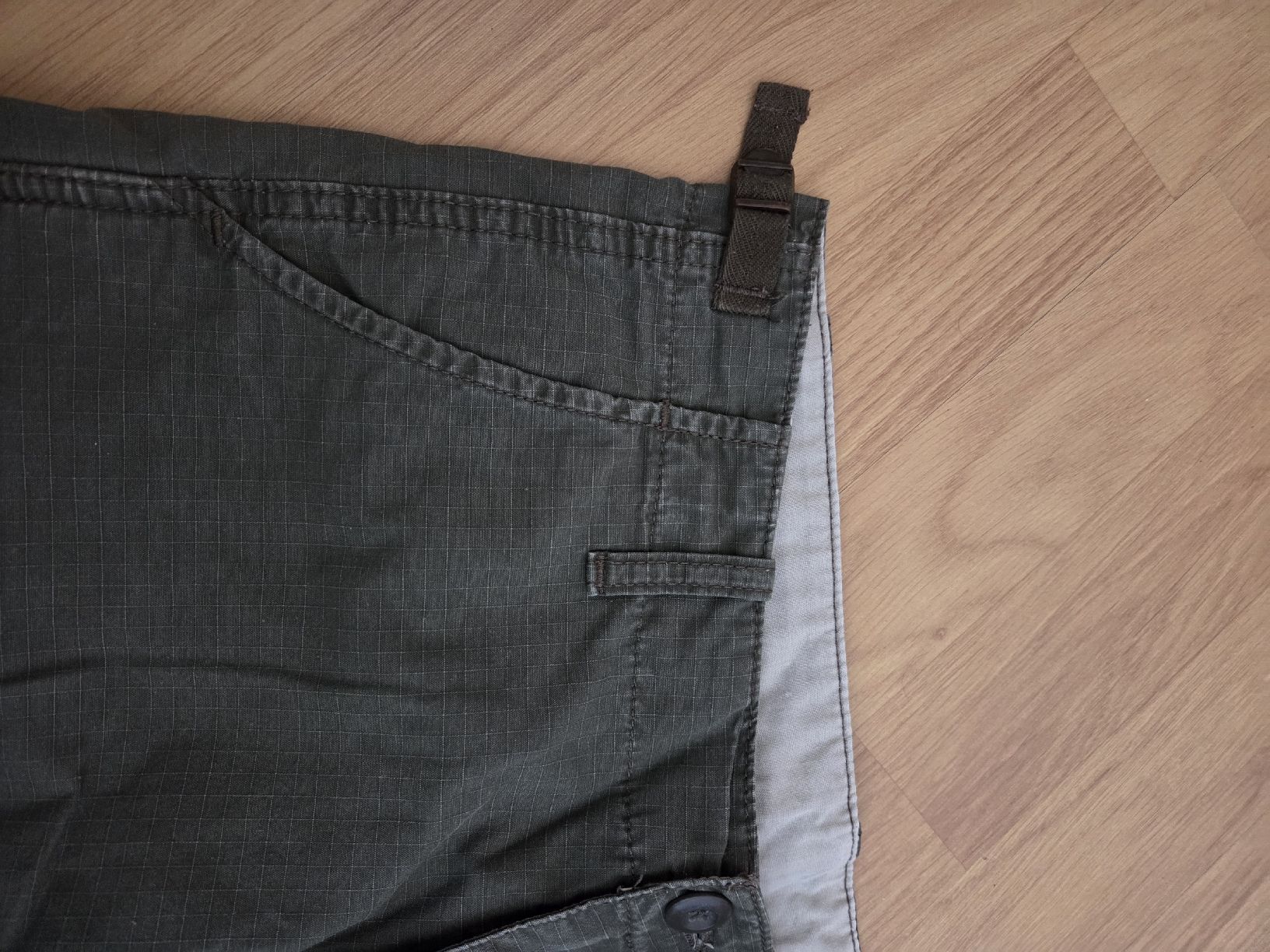 Carhartt Pantaloni: carhartt shorts – Nuovo (secondo la descrizione) da Zürich venduto da bal_r87v 3