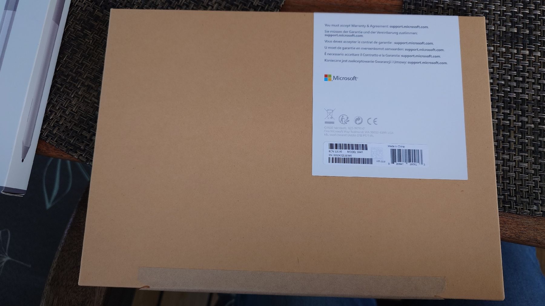 Microsoft Covers & Borse: Microsoft Surface Go Type Cover schwarz neu – Nuovo e nell'imballaggio originale da Wil SG venduto da portu1 1