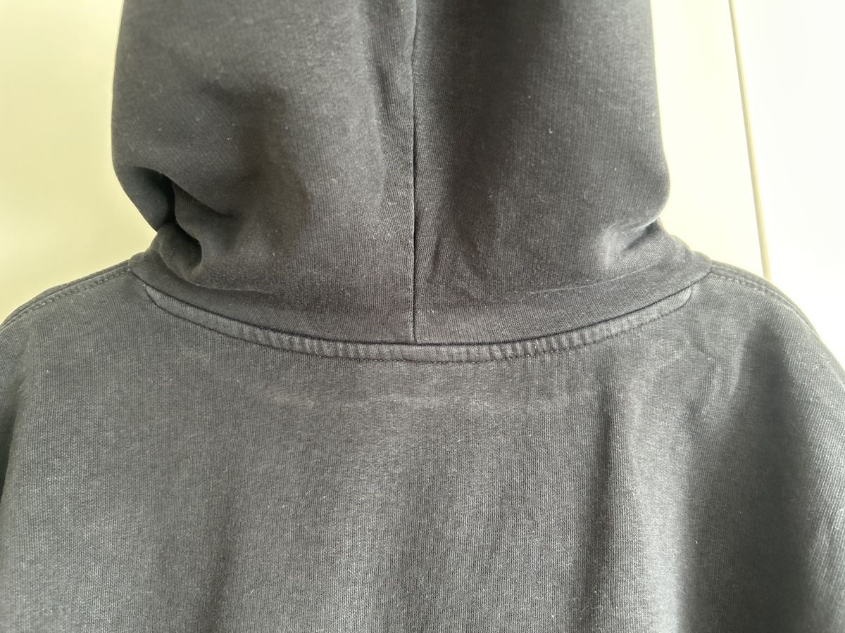 C&A Maglioni & Felpe: Schwarzer Hoodie, Grösse S, mit Flecken – Usato da Riehen venduto da S______ 3