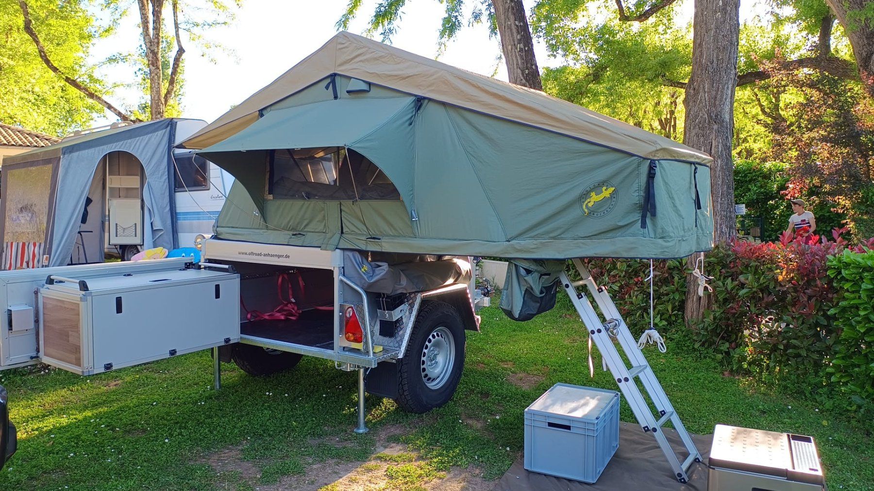 Anhänger: Camping Anhänger mit Dachzelt und Küche – Gebraucht aus Genève von MarkDo