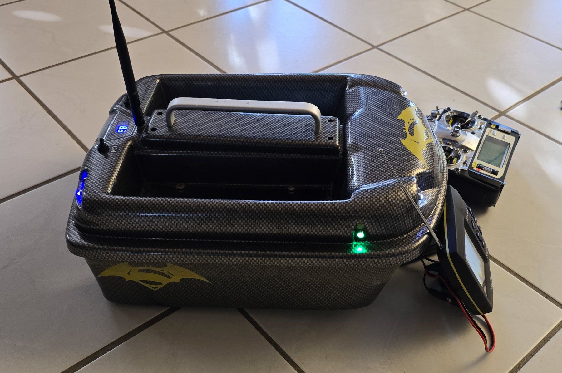 Modellismo RC: Carp Madness Phantom Futterboot mit Echolot – Usato da Rothrist venduto da kuefi36 3