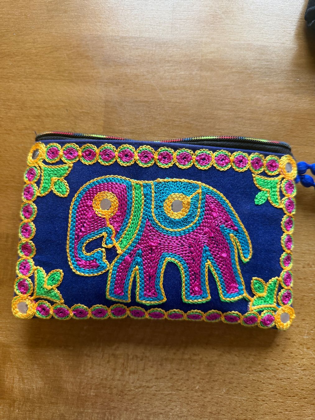Sonstige Kleidung & Accessoires: Pochette brodée éléphant multicolore – Style indien – Gebraucht aus Porrentruy von Aussie25 2