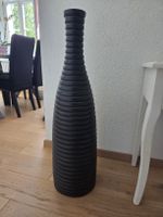 grosse Bodenvase schwarz geriffelt