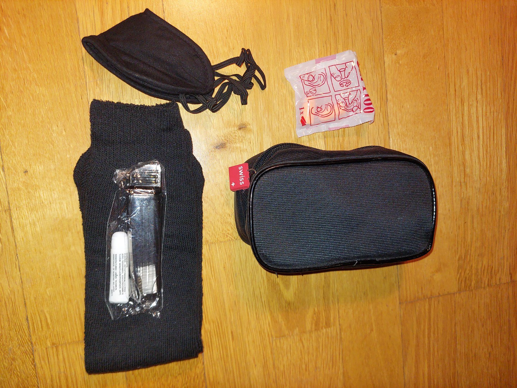 Kosmetikkoffer: Swiss Necessaire aus Business Class – Neu und originalverpackt aus Zürich von makimakimak 3