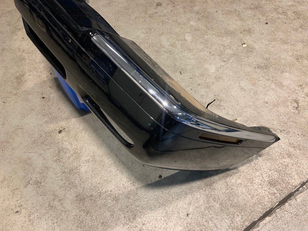 Cadillac Toutes les pièces auto: Stossstange Cadillac Eldorado 1995 vorne – D'occasion à Stetten AG par klappag 1