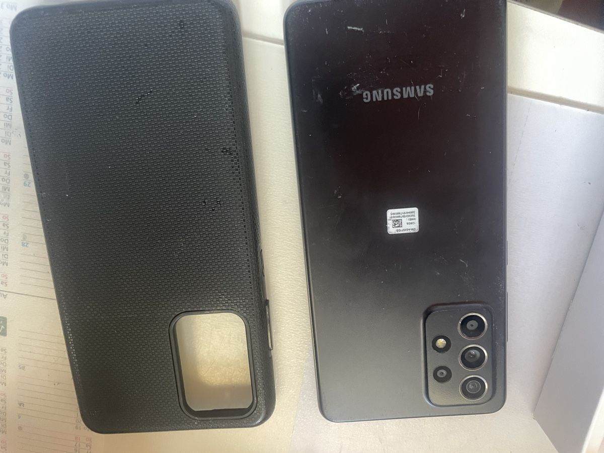 Samsung Portables: Natel Samsung A 52 – D'occasion à Matten(St.Stephan) par hjkl000 1