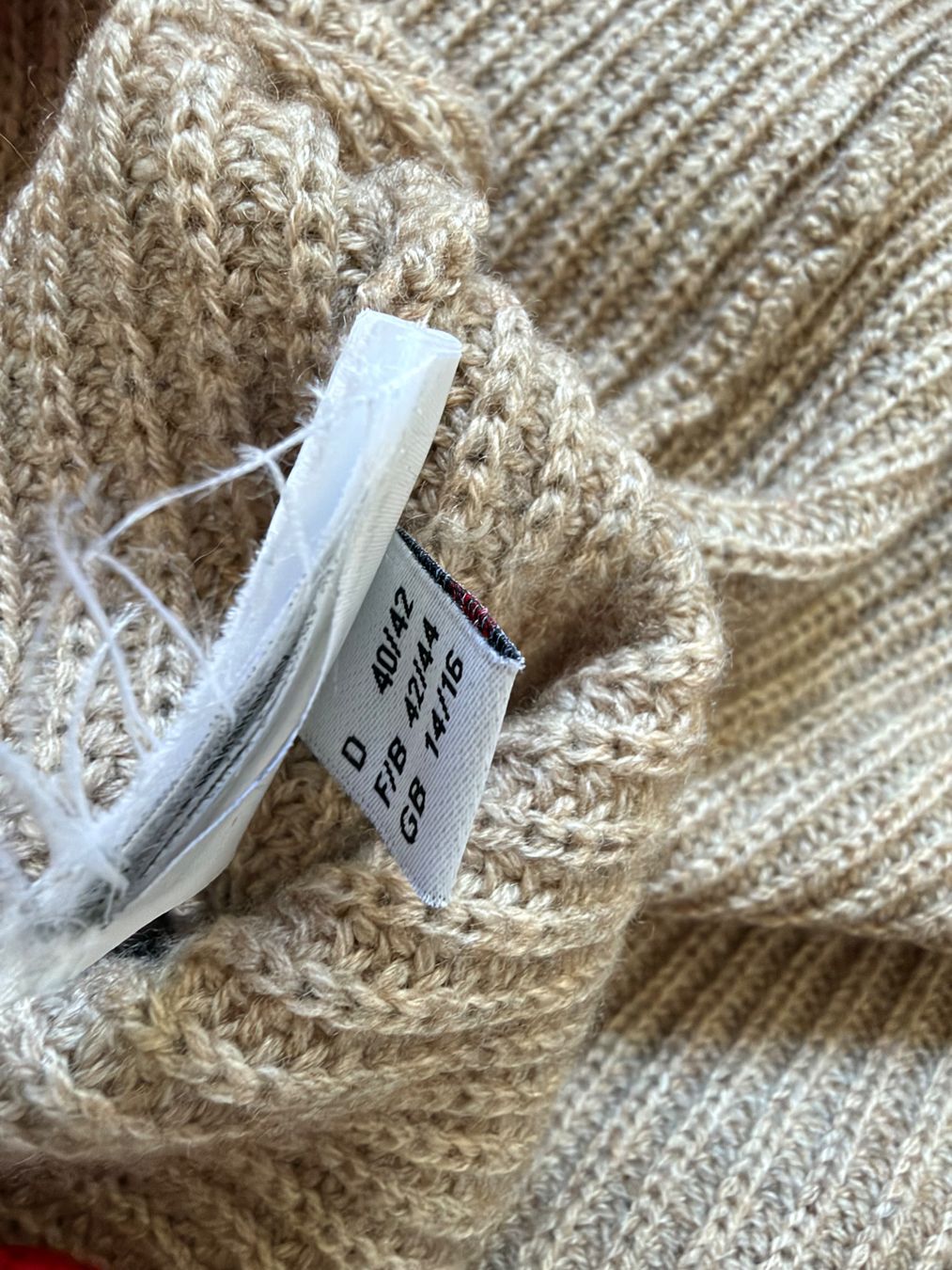 Pullover & Sweatshirts: Kaschmir Pullover Madeleine beige rot – Gebraucht aus Buchs SG von VintageHomeCH 4