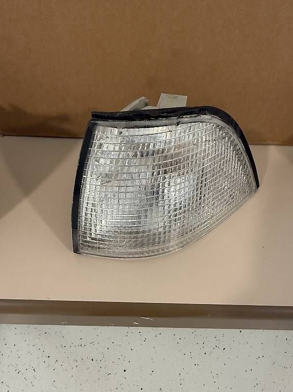 Toutes les pièces auto: BMW E36 Coupe/Cabrio Frontblinker – D'occasion à Buchs AG par lor_9dhh 2