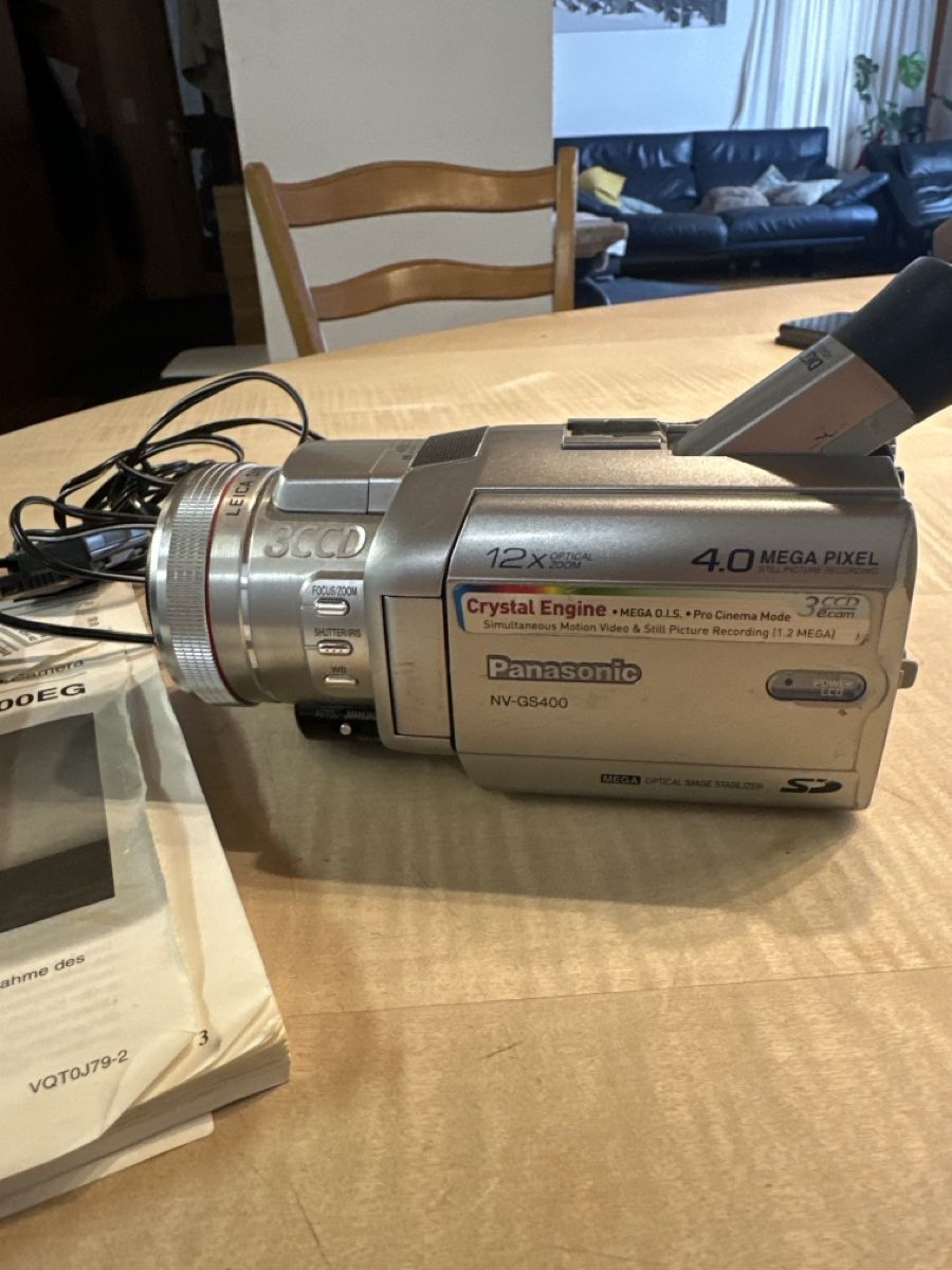 Panasonic Caméscopes: Panasonic NV-  GS400 12x Optical Zoom 4.0 Mega Pixel – D'occasion à grüsch par vetschkin 1