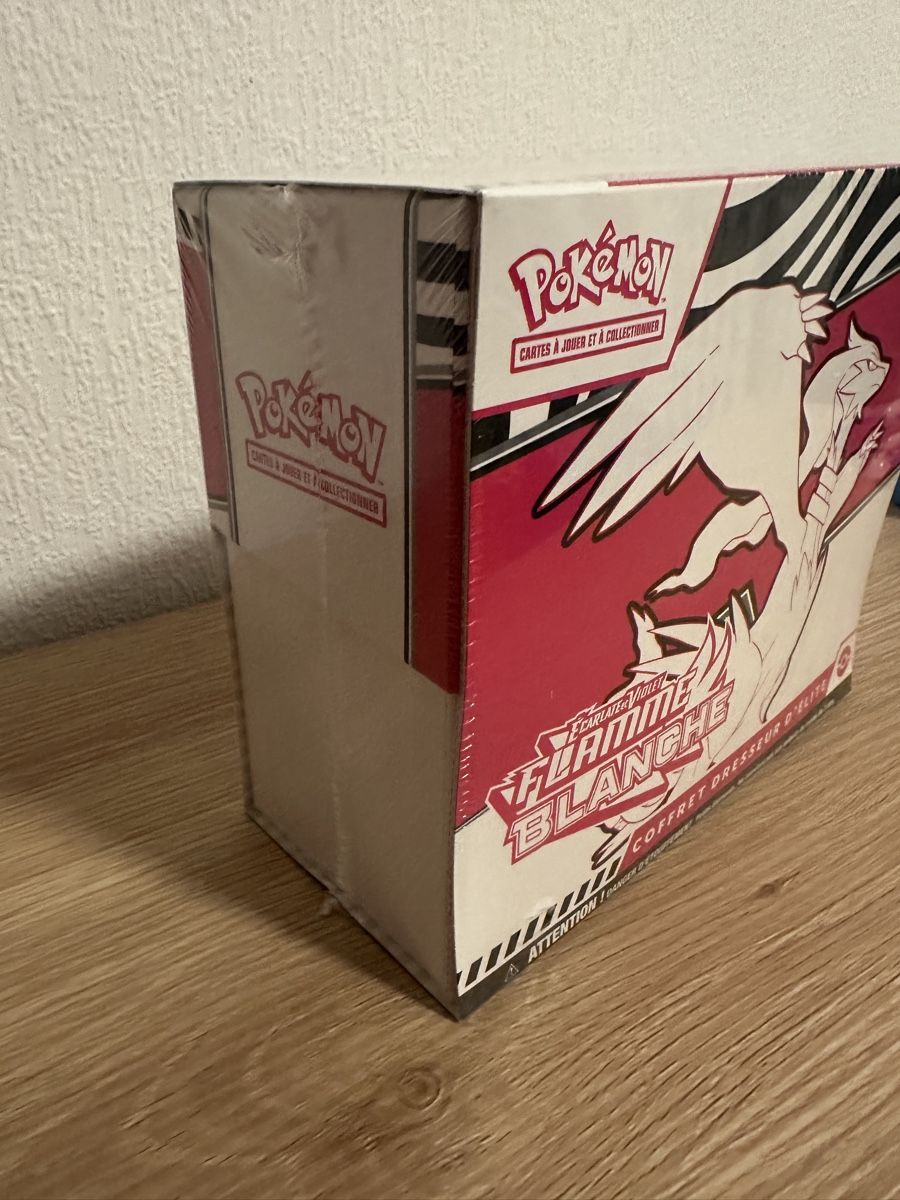 Pokémon Carte collezionabili: Pokemon Elite Trainer Box Flamme Blanche FR – Nuovo e nell'imballaggio originale da Lausanne venduto da lui_d9g6 1