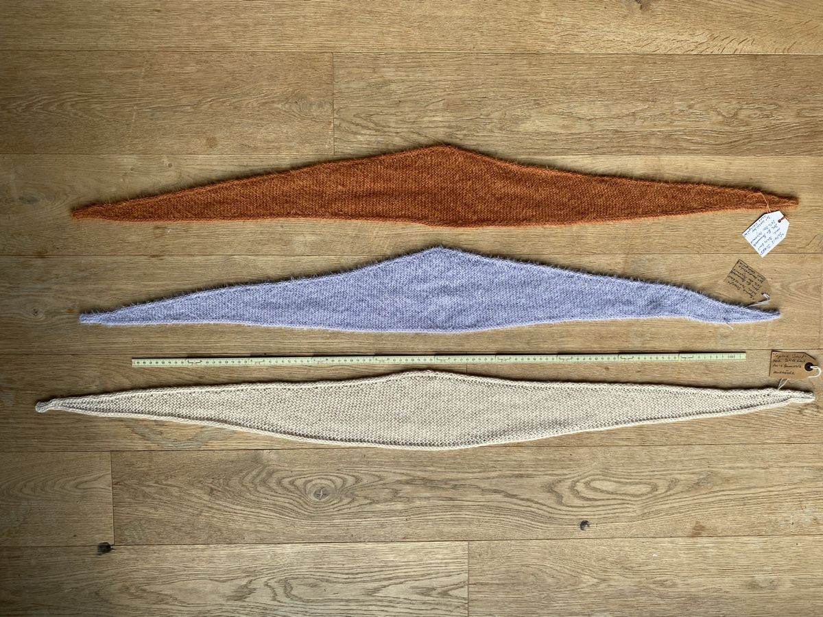 Foulard & Sciarpe: Sophie Scarf -  handgestrickt - rostrot – Nuovo e nell'imballaggio originale da Dübendorf venduto da Montclair 3