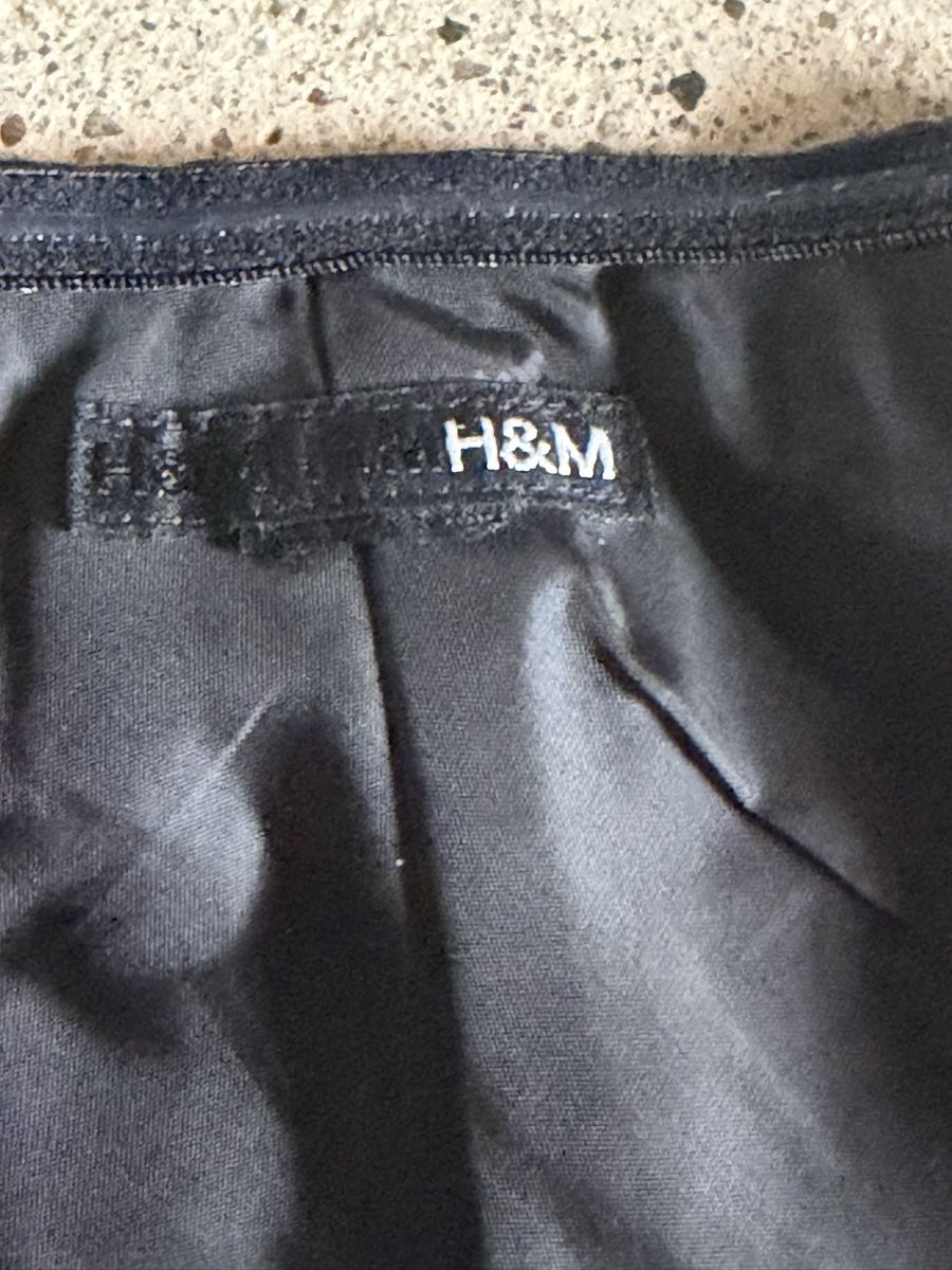 H&M Top: Corset H&M noir à basque avec boutons, taille correcte – Usato da Brugg AG venduto da christelleamanda 2