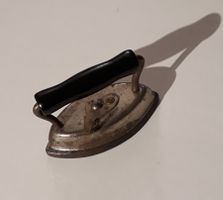 Altes Miniatur Bügeleisen: Bad Iron 602 Dover USA
