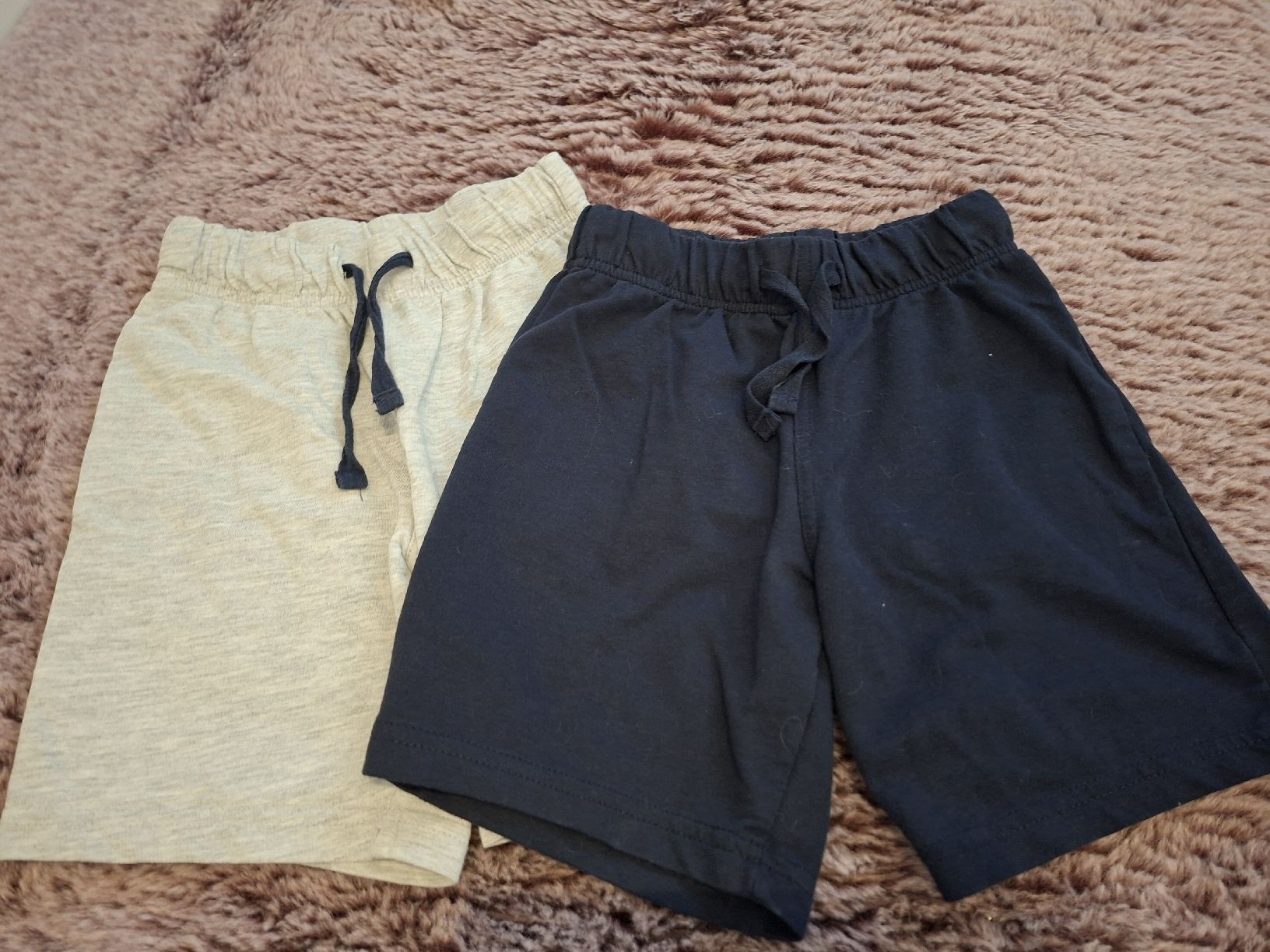 Lotti & Set di vestiti: Pijama Shorts Gr. 122/128  – Nuovo (secondo la descrizione) da Winterthur venduto da Ausmisten2026