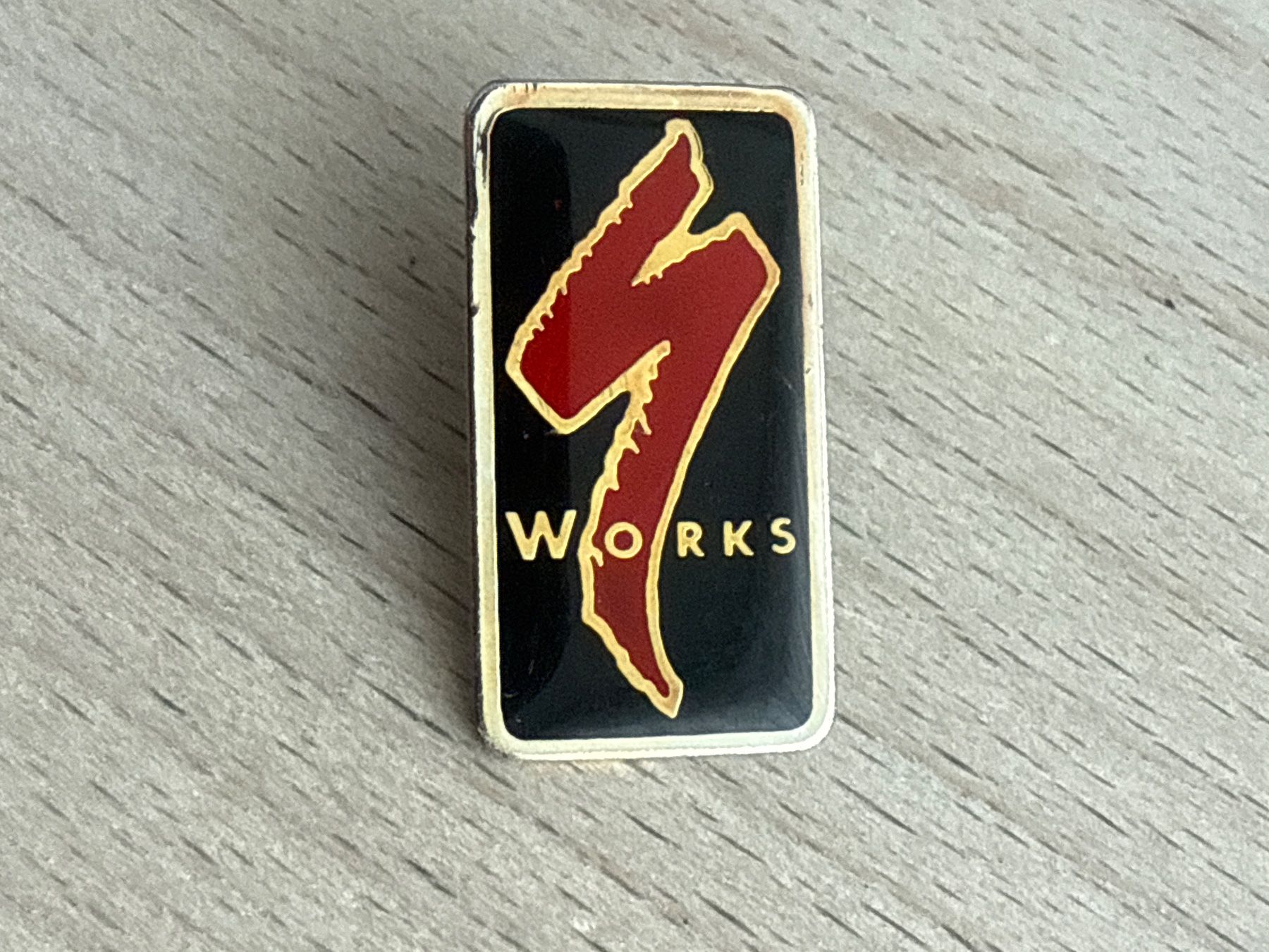 Plaquettes & Badges: Pin Specialized Works – D'occasion à Glattbrugg par Schweigmatt