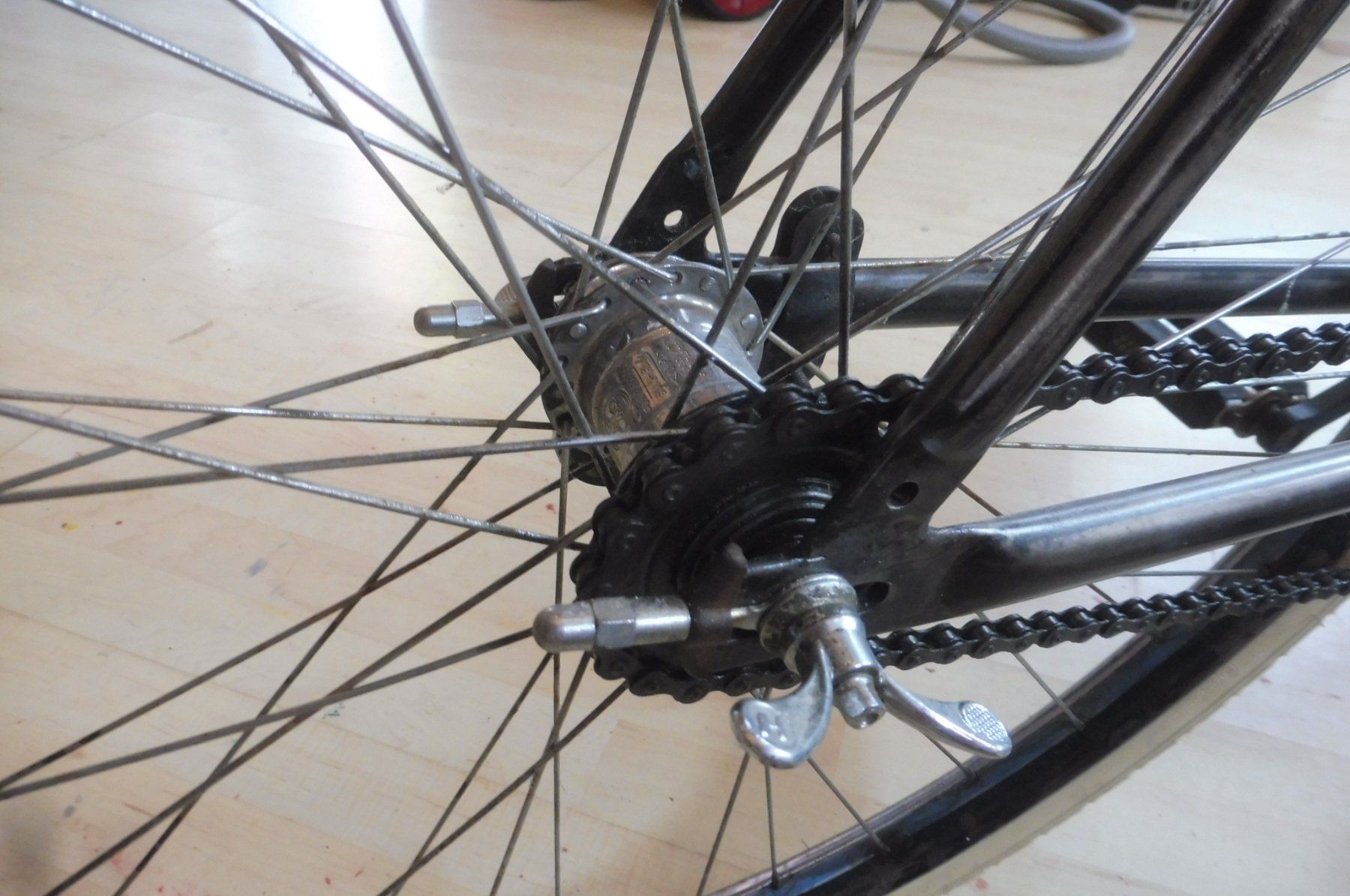 Vélos: Oldtimer Velo mit weissen Reifen – D'occasion à Maschwanden par struppiundtim 5