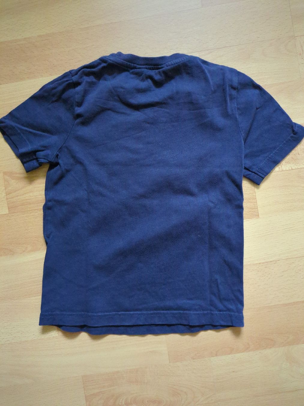 Camicie, T-shirt & Polo: Kinder T-Shirt dunkelblau Grösse 104 – Usato da Adlikon b. Andelfingen venduto da IlonaSp 1