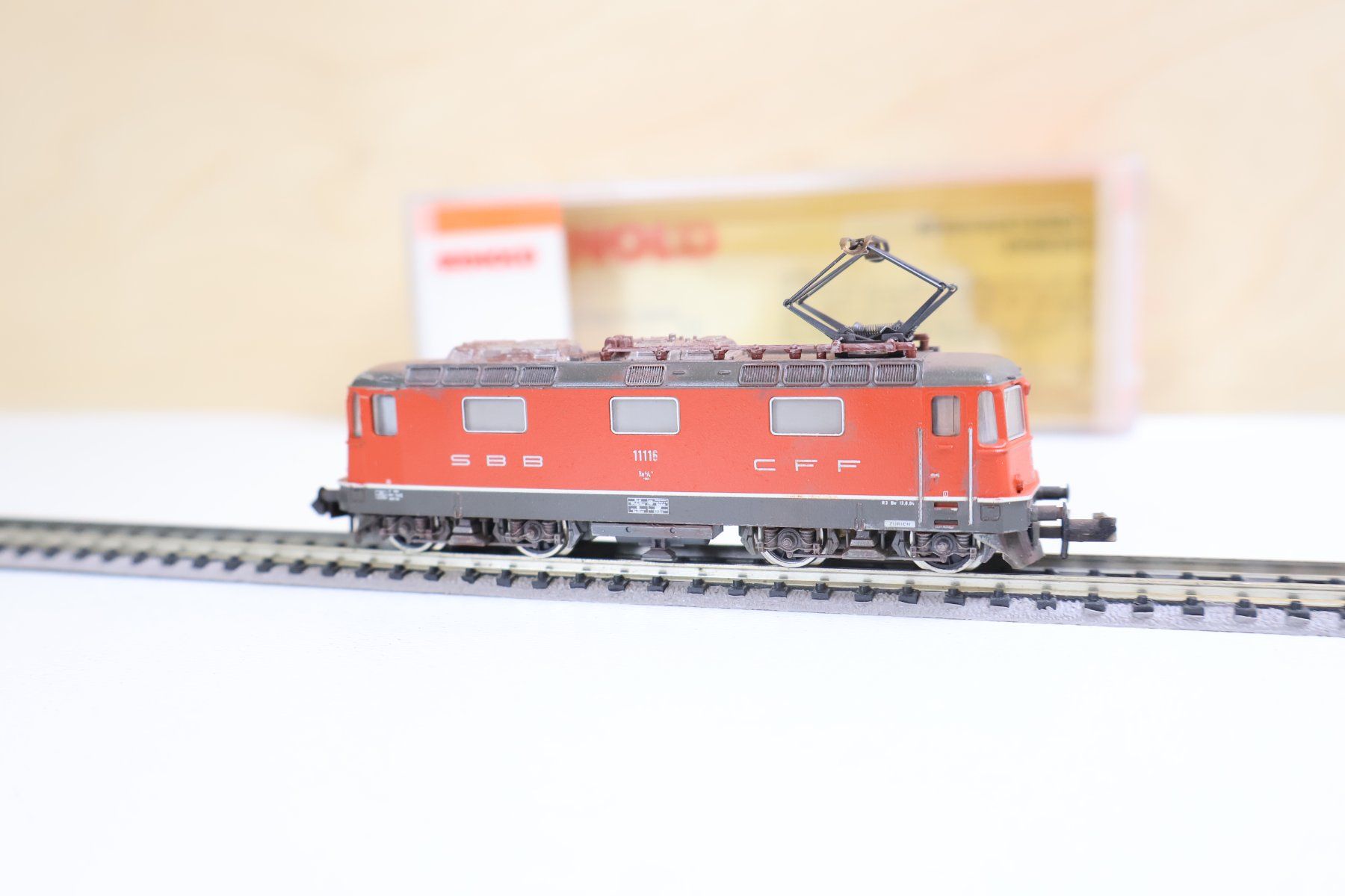 Trix Modellini di ferrovie: Minitrix SBB Re 4/4 E-Lok Rot - Spur N – Usato da Winterthur venduto da Monstera 3