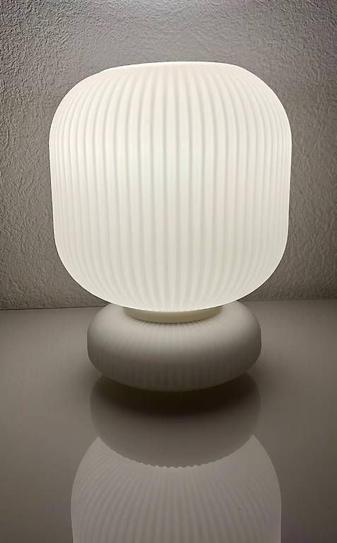 Bolia Lampade: 1 suspension et 1 lampe de table "Maiko" – Usato da Clarmont venduto da Picaros