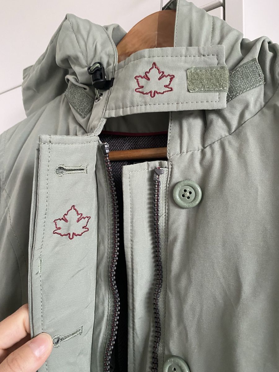 Canada Goose Cappotti: Canada Goose parka unworn – Nuovo (secondo la descrizione) da Zug venduto da kse_w9mn 1